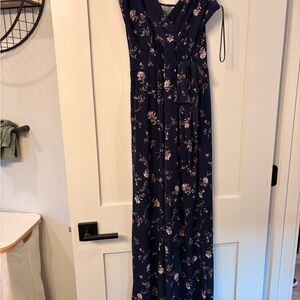 Kaileigh Navy Floral Dress bought off stitch fix. Too long for me. I’m 5’3